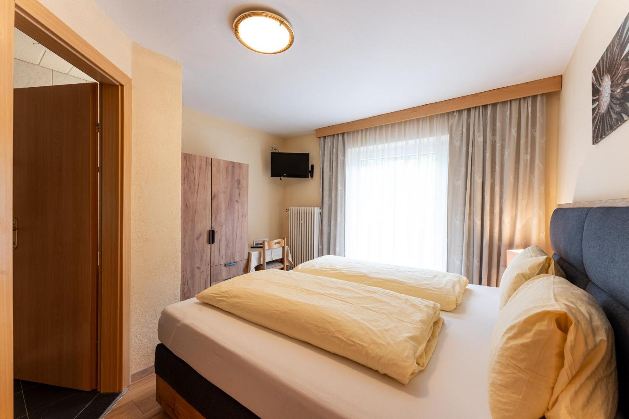Gaestehaus -Pension Edelweiss フェント エクステリア 写真