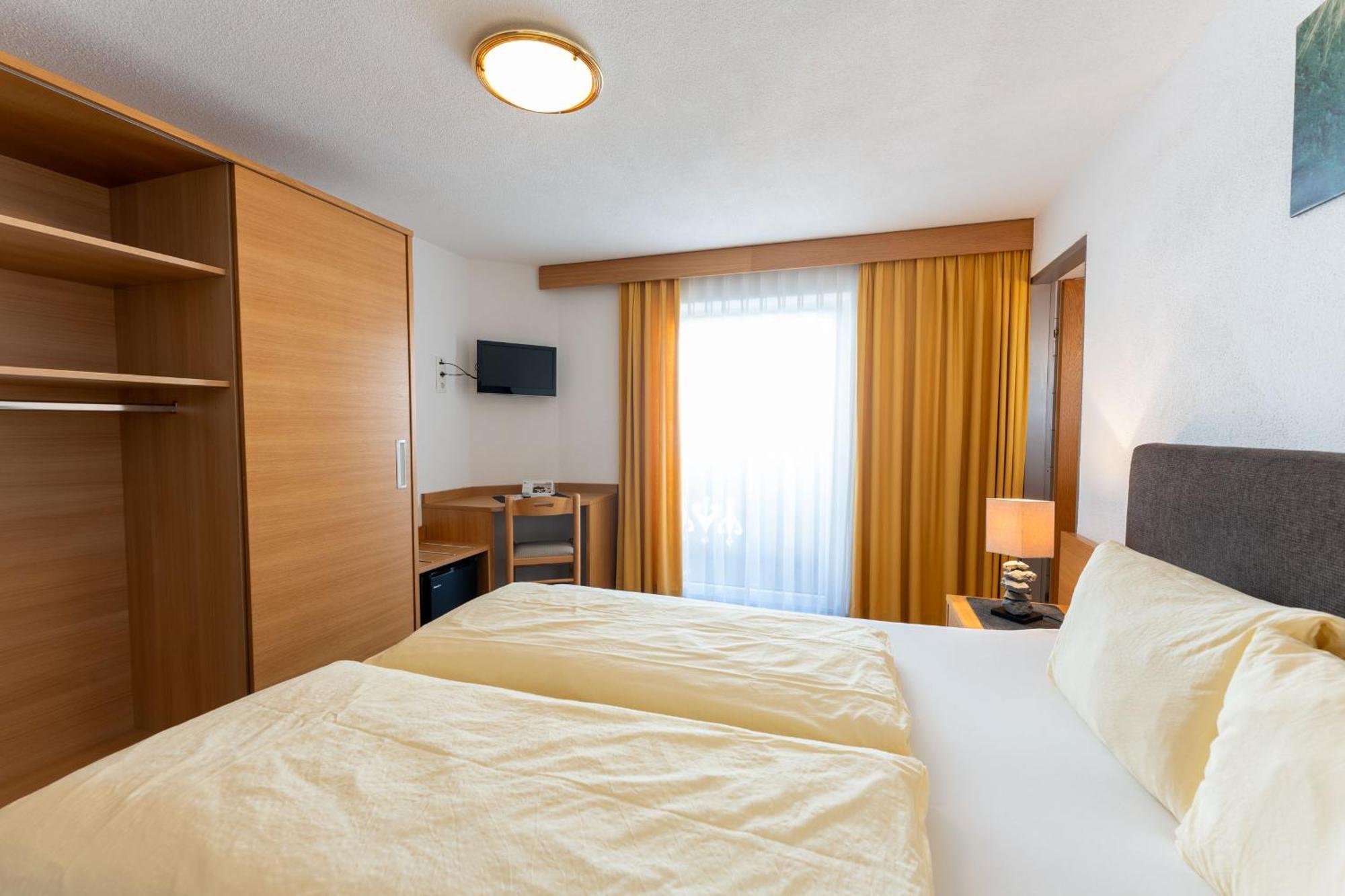 Gaestehaus -Pension Edelweiss フェント エクステリア 写真