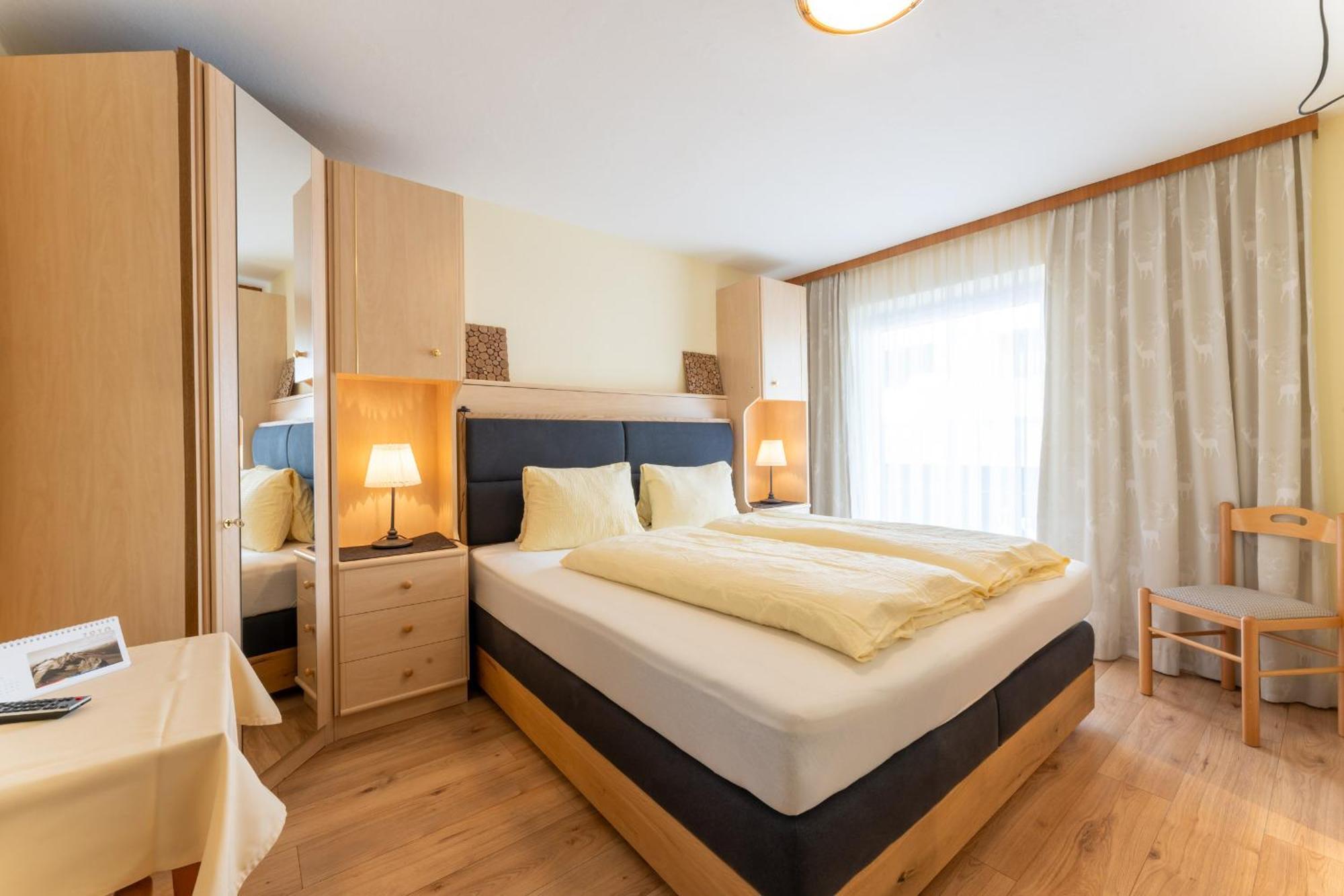 Gaestehaus -Pension Edelweiss フェント エクステリア 写真